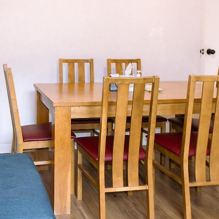 Nice 4 Bedroom Apartment Near City Centre 2-Min Walk To Metro !! Business & Family Friendly!! Лондон Екстер'єр фото