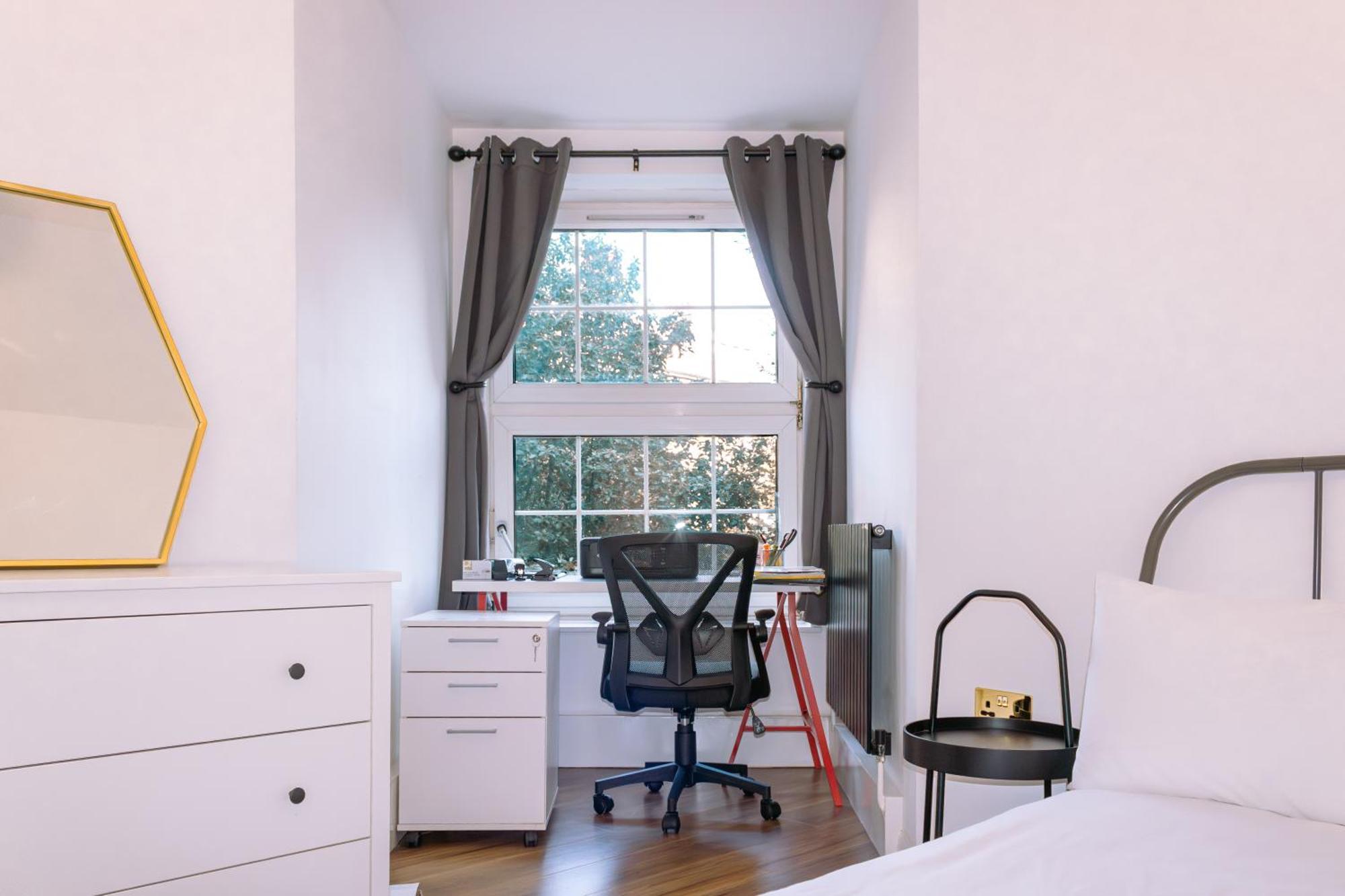 Nice 4 Bedroom Apartment Near City Centre 2-Min Walk To Metro !! Business & Family Friendly!! Лондон Екстер'єр фото